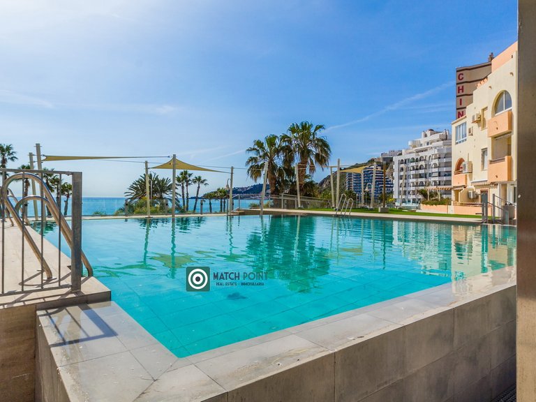 SEAFRONT APARTMENT IN A RESIDENTIAL AREA 2