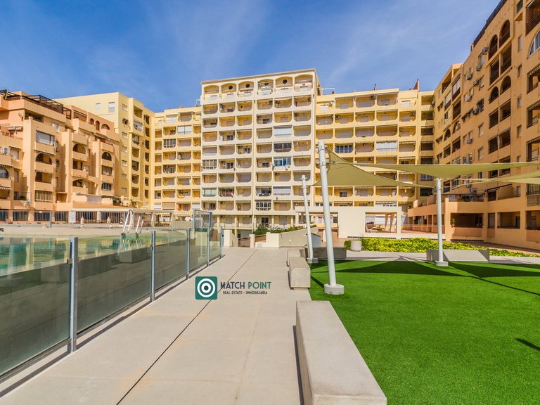 SEAFRONT APARTMENT IN A RESIDENTIAL AREA 6