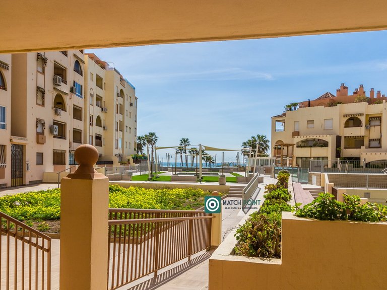 SEAFRONT APARTMENT IN A RESIDENTIAL AREA 11