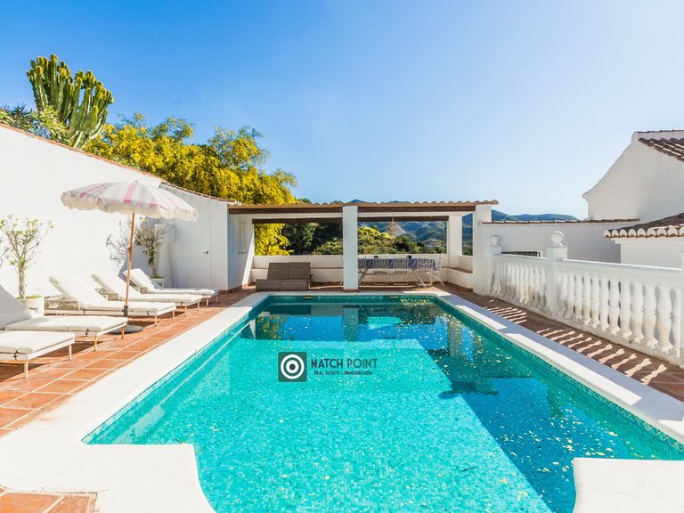 SPECTACULAR VILLA IN LA HERRADURA 11