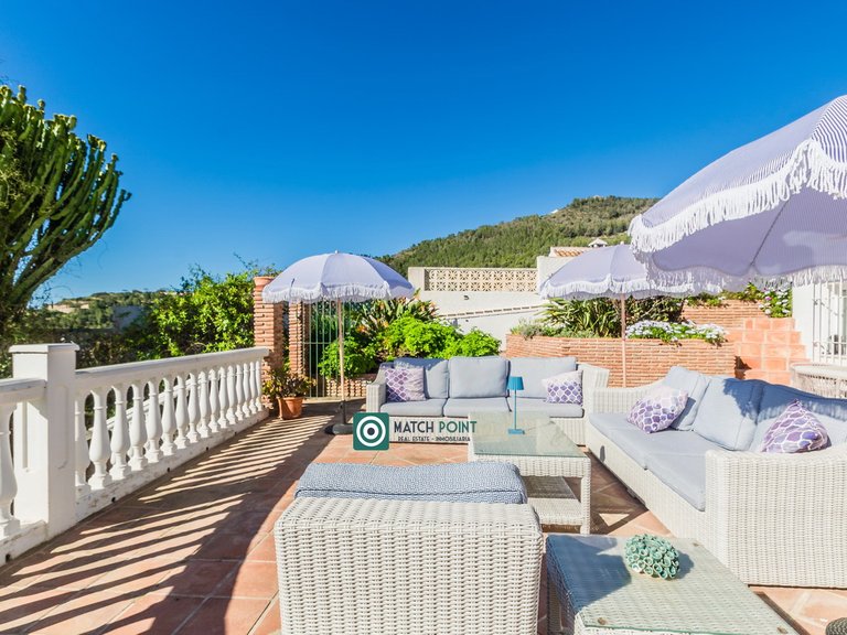SPECTACULAR VILLA IN LA HERRADURA 2