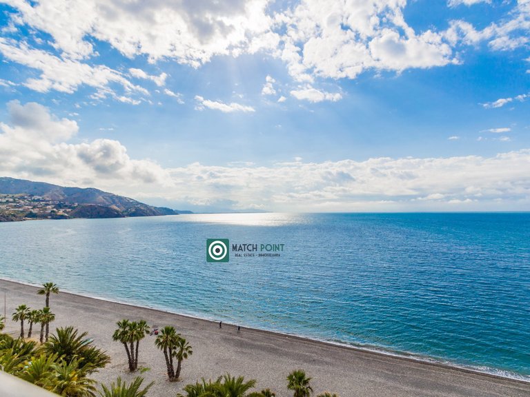 BEAUTIFUL SEAFRONT APARTMENT 1