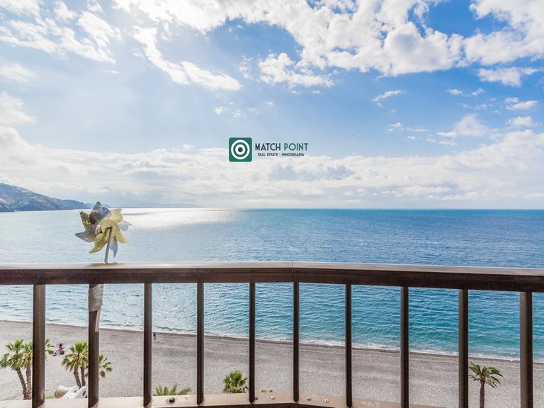 BEAUTIFUL SEAFRONT APARTMENT 4