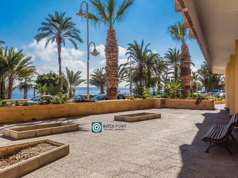 BEAUTIFUL SEAFRONT APARTMENT 42