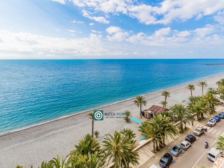 BEAUTIFUL SEAFRONT APARTMENT 5