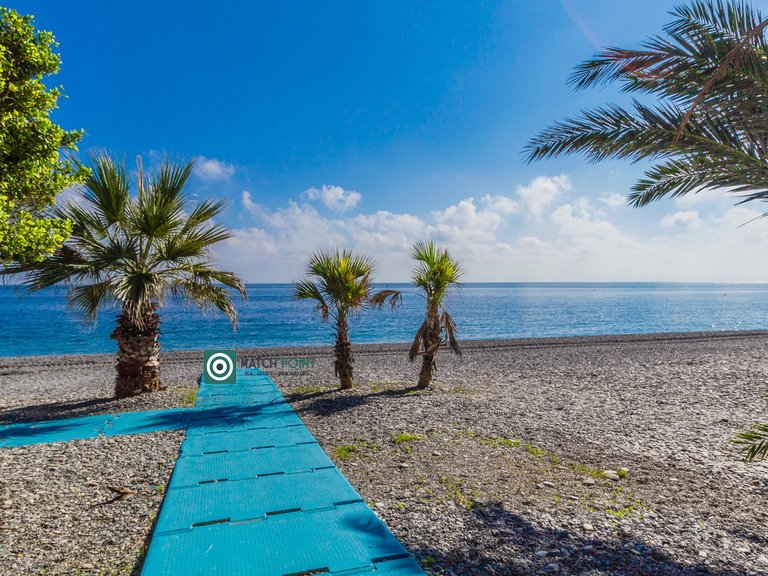 BEAUTIFUL SEAFRONT APARTMENT 44
