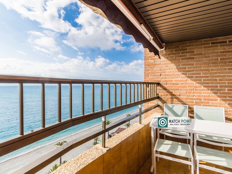 BEAUTIFUL SEAFRONT APARTMENT 7