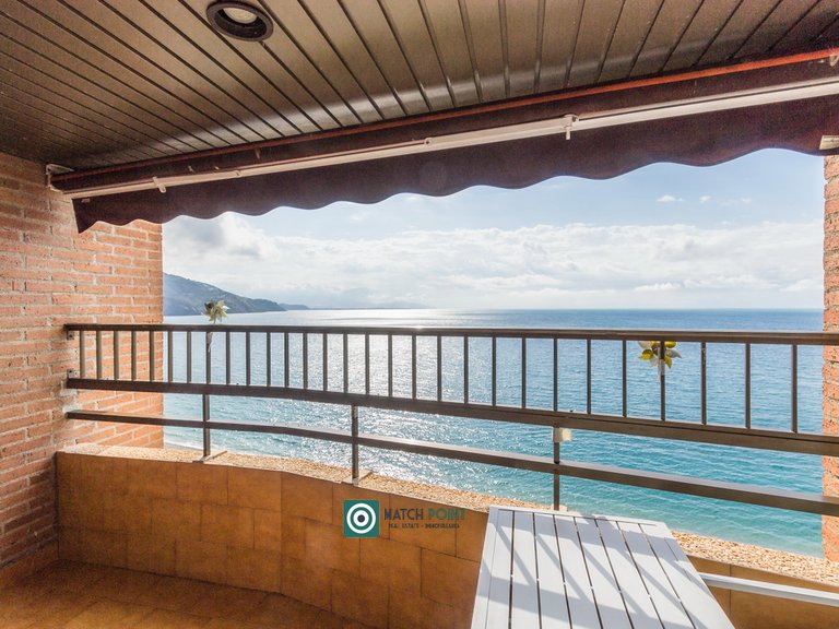 BEAUTIFUL SEAFRONT APARTMENT 9