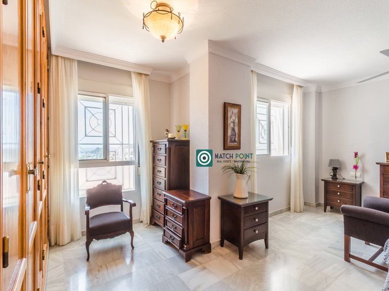 MAGNIFICENT TOWNHOUSE FIVE MINUTES FROM EVERYTHING 12