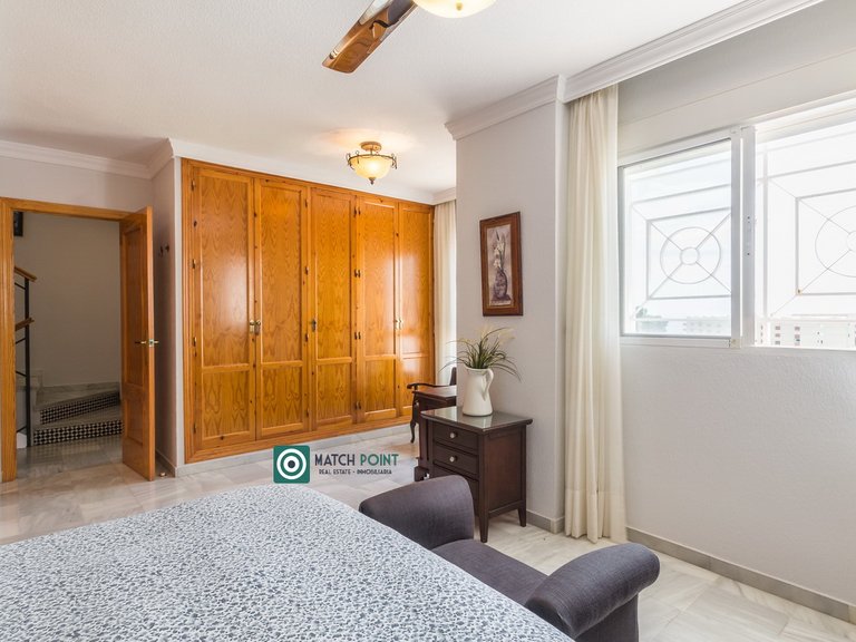 MAGNIFICENT TOWNHOUSE FIVE MINUTES FROM EVERYTHING 16