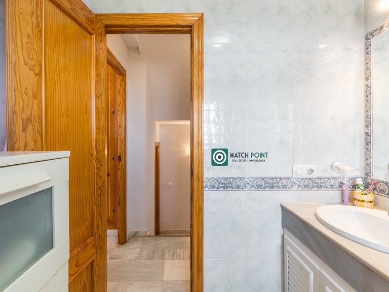 MAGNIFICENT TOWNHOUSE FIVE MINUTES FROM EVERYTHING 19