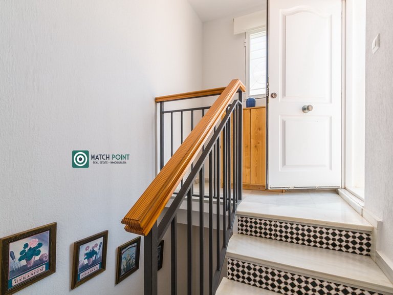 MAGNIFICENT TOWNHOUSE FIVE MINUTES FROM EVERYTHING 9