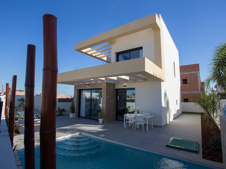 Villa for Sale in Los Montesinos, Alicante 32