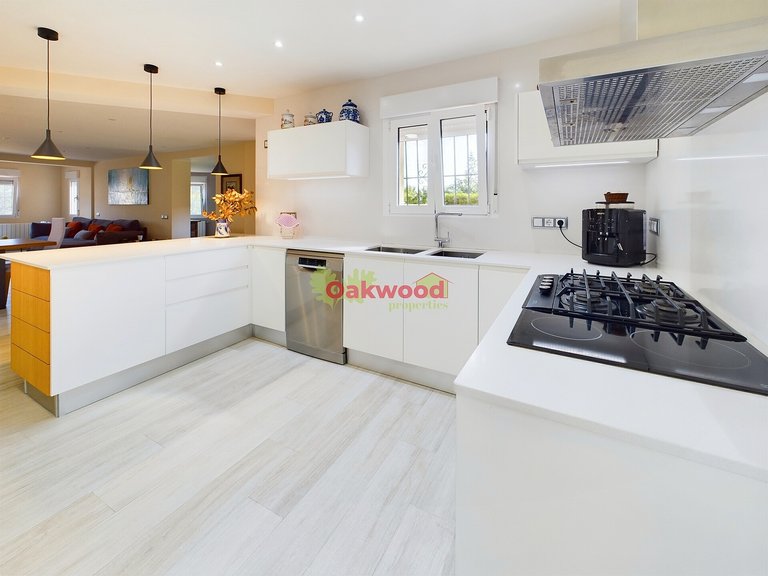 Villa for Sale in Pinar De Campoverde, Alicante 14