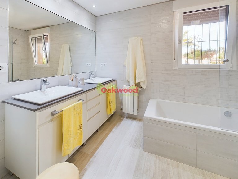 Villa for Sale in Pinar De Campoverde, Alicante 36