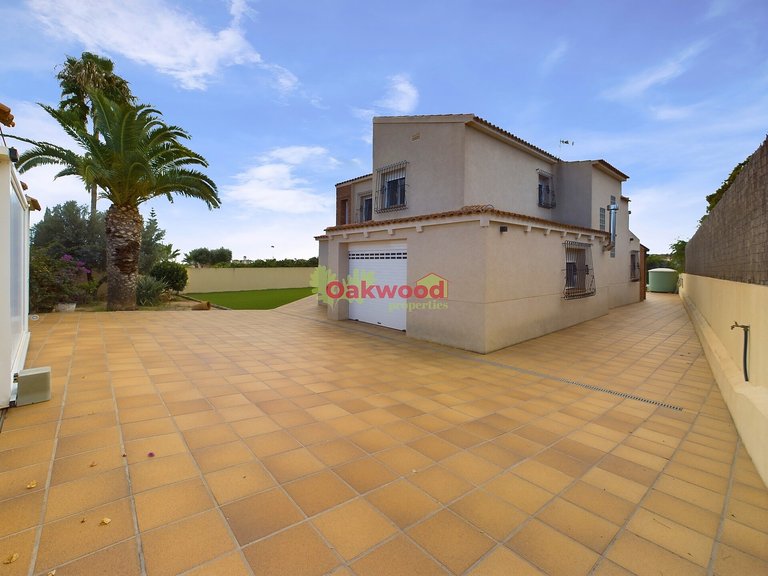 Villa for Sale in Pinar De Campoverde, Alicante 41