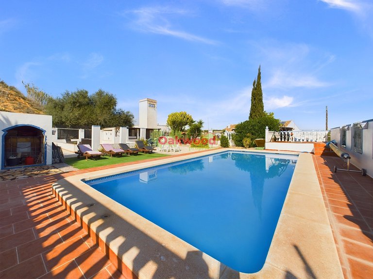 Villa for Sale in Pinar De Campoverde, Alicante 42