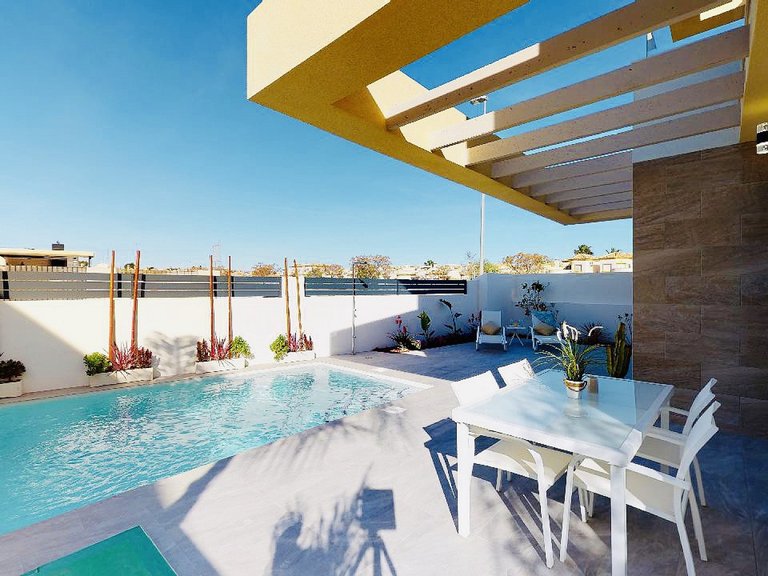 Villa for Sale in Los Montesinos, Alicante 1