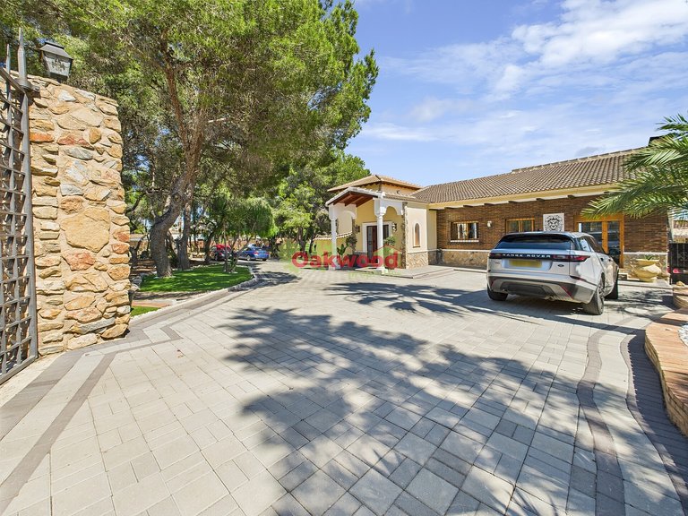 Villa for Sale in Pinar De Campoverde, Alicante 57