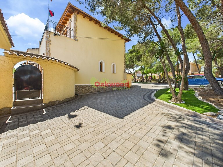 Villa for Sale in Pinar De Campoverde, Alicante 59