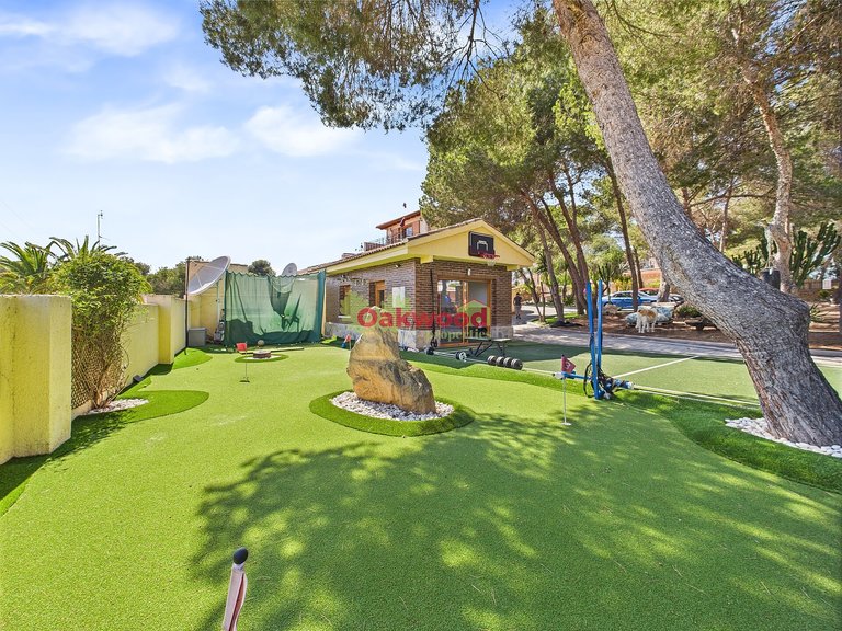 Villa for Sale in Pinar De Campoverde, Alicante 53