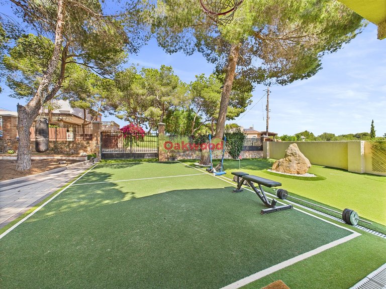 Villa for Sale in Pinar De Campoverde, Alicante 52