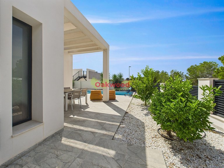 Villa for Sale in Pinar De Campoverde, Alicante 27