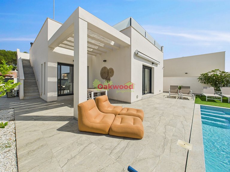 Villa for Sale in Pinar De Campoverde, Alicante 2