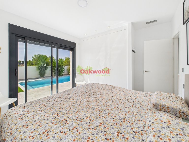 Villa for Sale in Pinar De Campoverde, Alicante 13