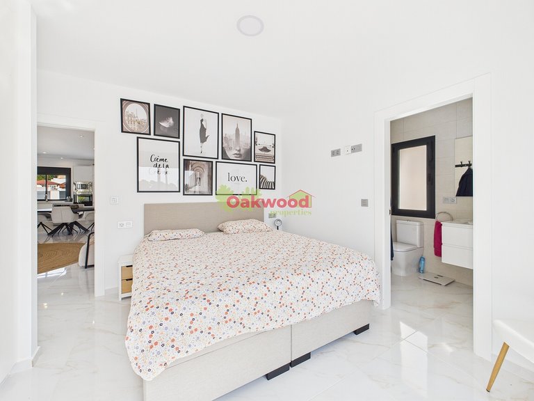 Villa for Sale in Pinar De Campoverde, Alicante 14