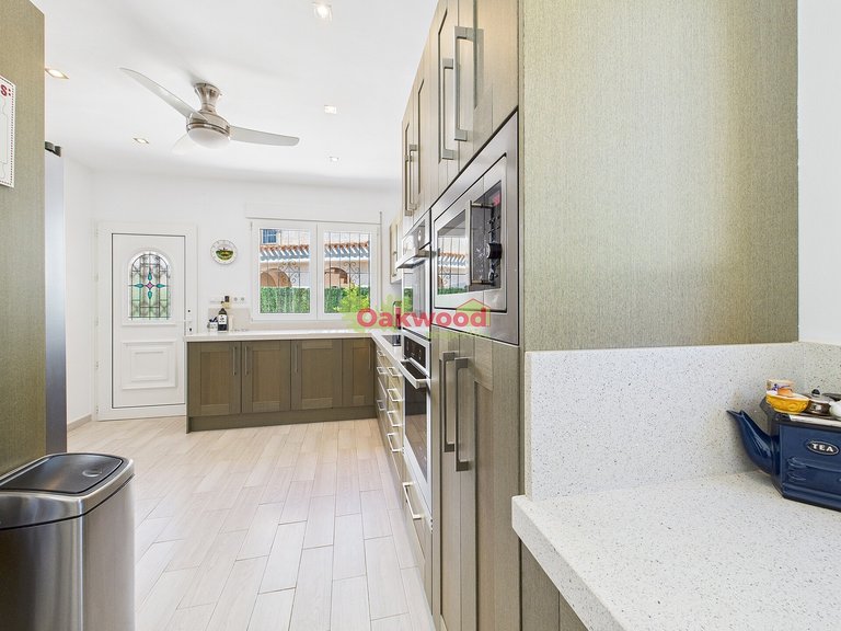 Villa for Sale in Pinar De Campoverde, Alicante 8