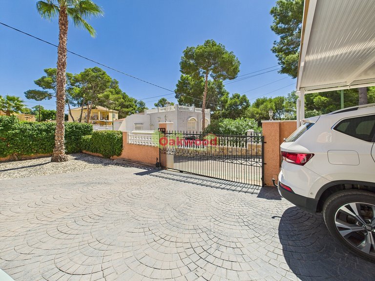 Villa for Sale in Pinar De Campoverde, Alicante 38