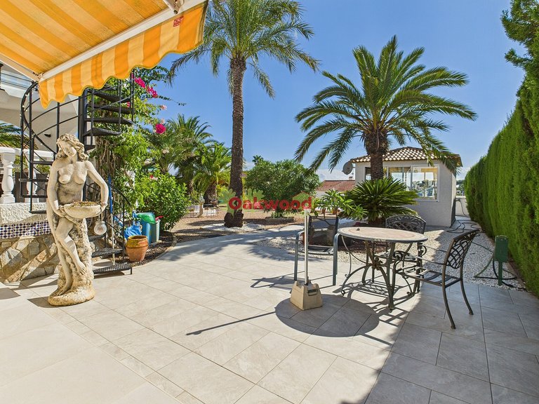 Villa for Sale in Mil Palmeras, Alicante 32