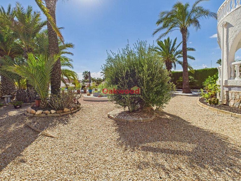 Villa for Sale in Mil Palmeras, Alicante 33