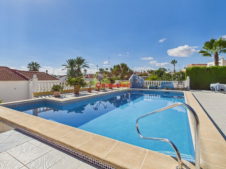 Villa for Sale in Mil Palmeras, Alicante 26