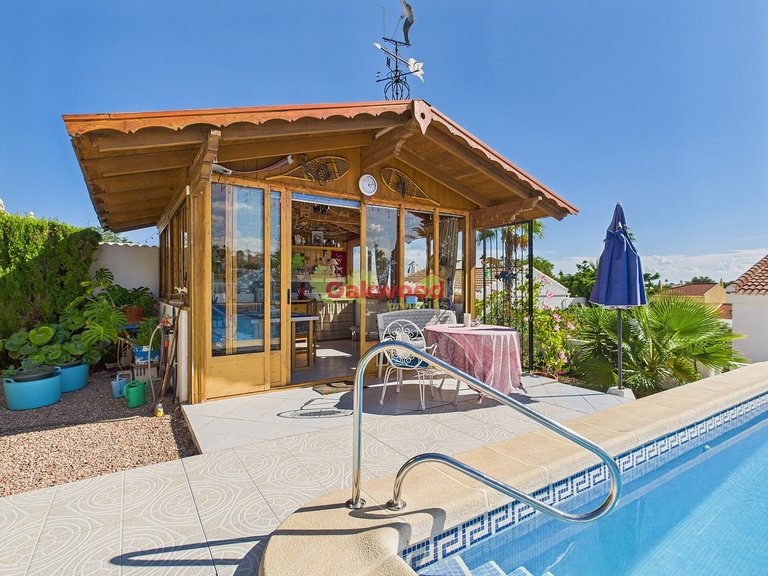 Villa for Sale in Mil Palmeras, Alicante 28