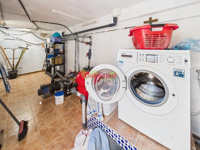 Villa for Sale in Mil Palmeras, Alicante 39