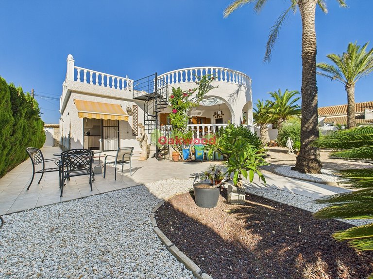 Villa for Sale in Mil Palmeras, Alicante 3