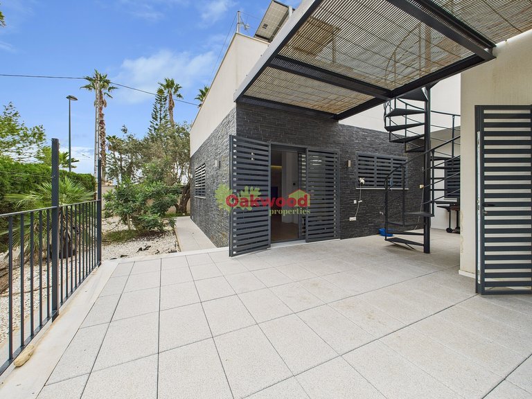 Villa for Sale in Pinar De Campoverde, Alicante 39