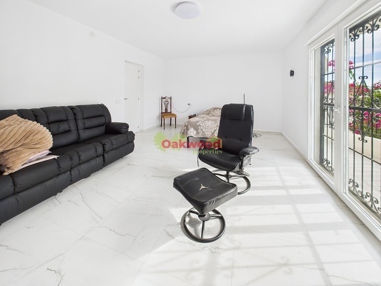 Villa for Sale in Pinar De Campoverde, Alicante 8