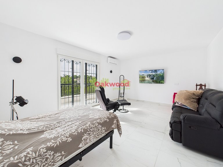 Villa for Sale in Pinar De Campoverde, Alicante 9