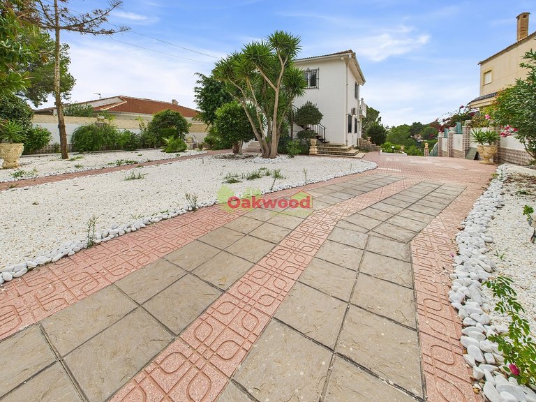 Villa for Sale in Pinar De Campoverde, Alicante 41