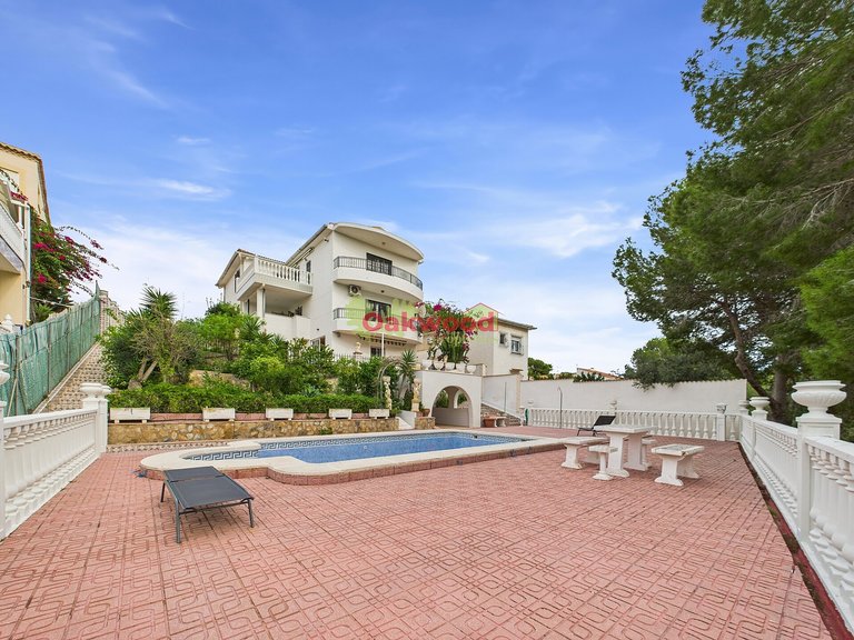 Villa for Sale in Pinar De Campoverde, Alicante 1