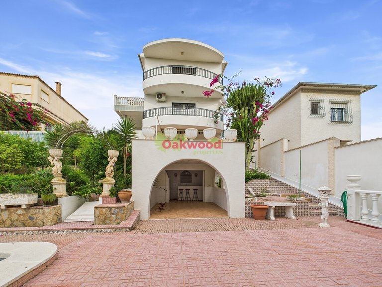 Villa for Sale in Pinar De Campoverde, Alicante 36