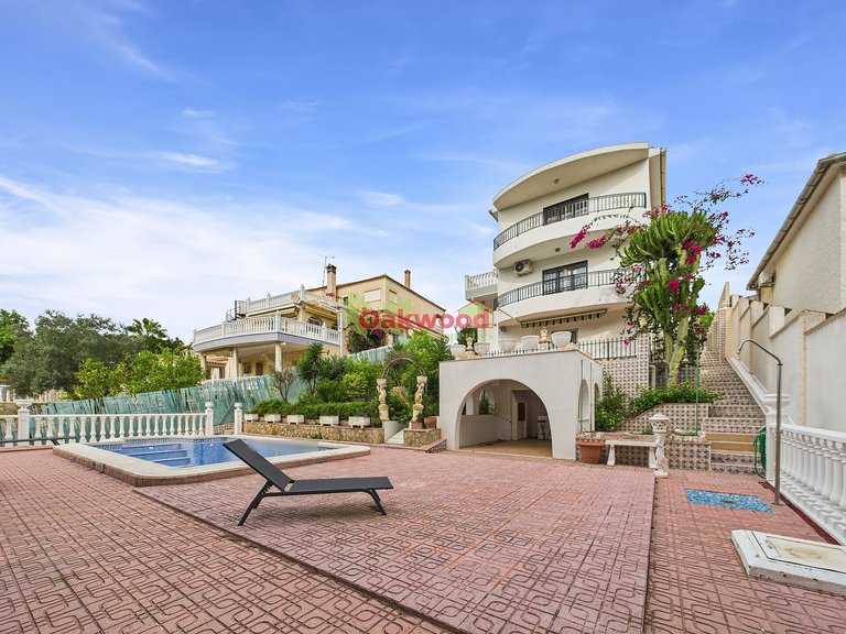 Villa for Sale in Pinar De Campoverde, Alicante 35