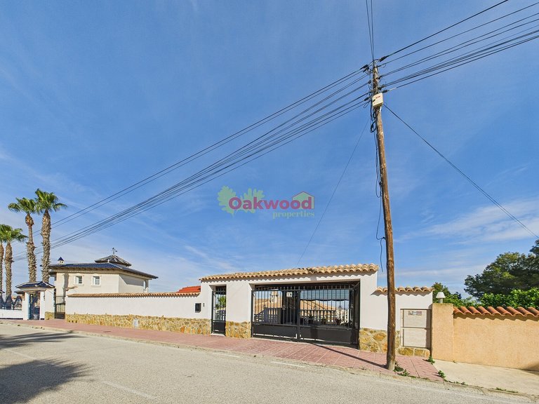 Villa for Sale in Almoradi, Alicante 40