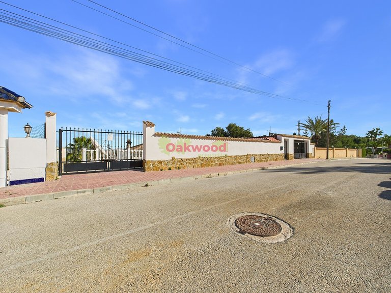 Villa for Sale in Almoradi, Alicante 39