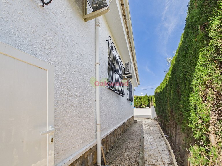 Villa for Sale in Pinar De Campoverde, Alicante 32