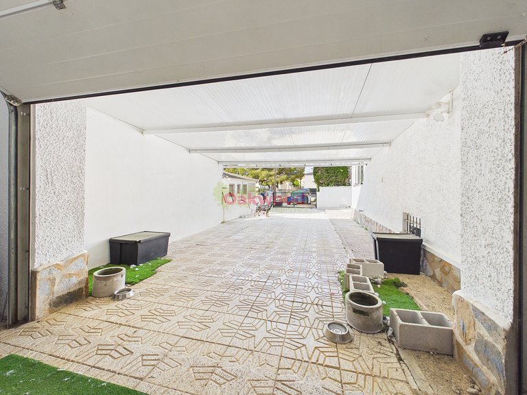 Villa for Sale in Pinar De Campoverde, Alicante 30