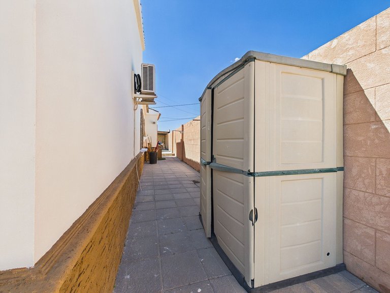 Villa for Sale in Albatera, Alicante 39